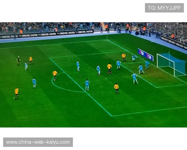 守门员参与角球防守模拟，站位与出击时机结合训练